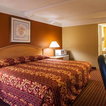 Relax Inn Saint Charles Экстерьер фото