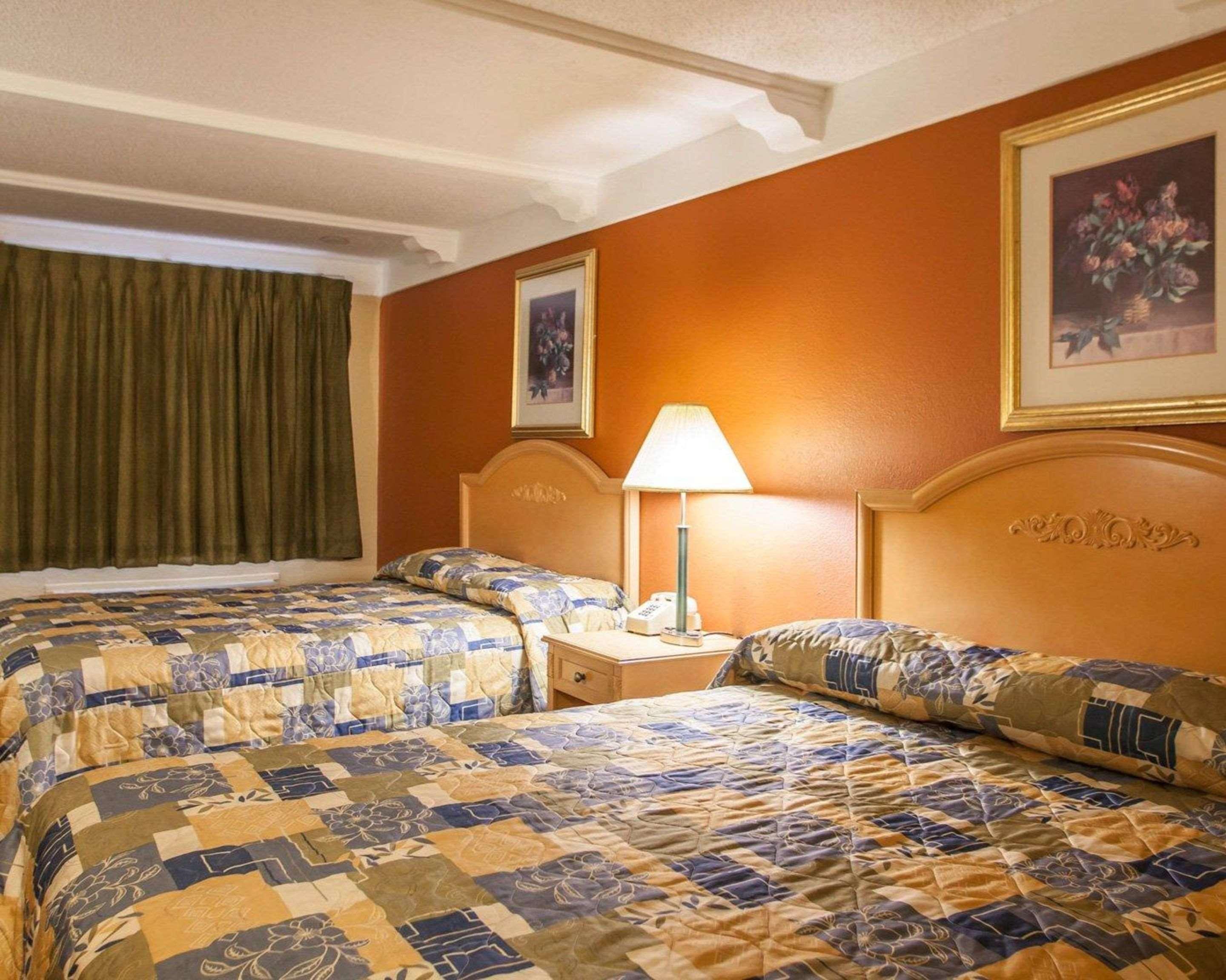 Relax Inn Saint Charles Экстерьер фото