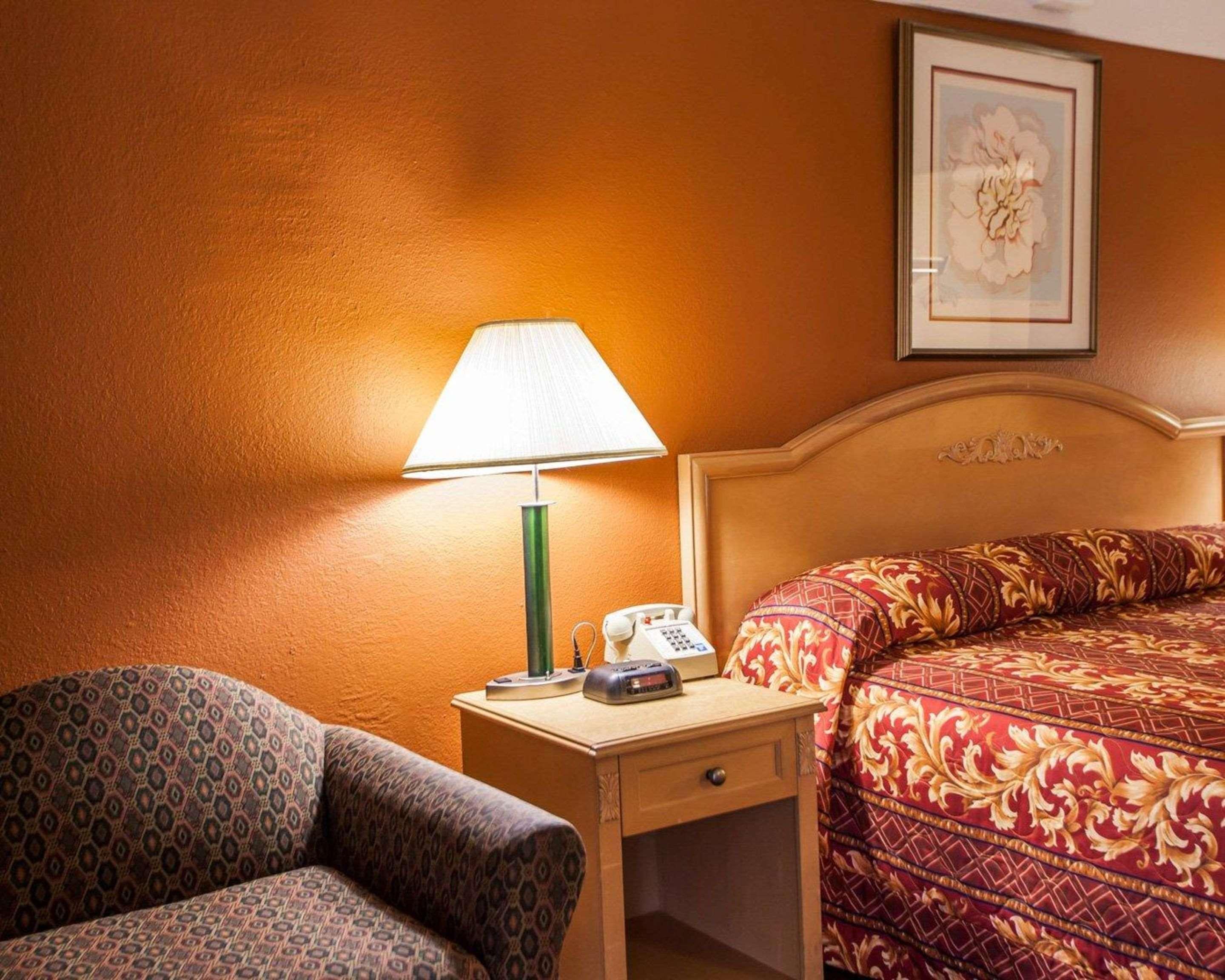 Relax Inn Saint Charles Экстерьер фото