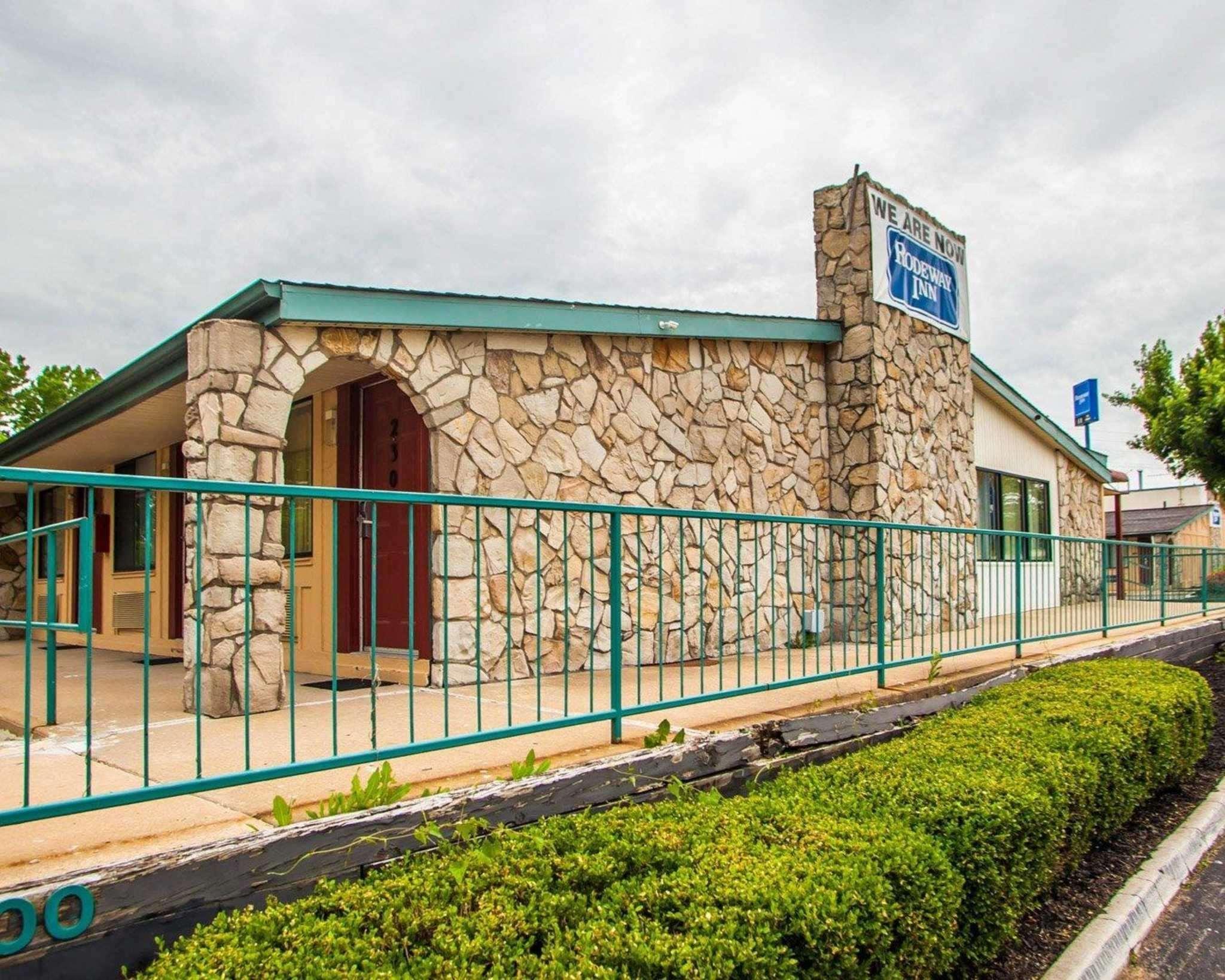 Relax Inn Saint Charles Экстерьер фото