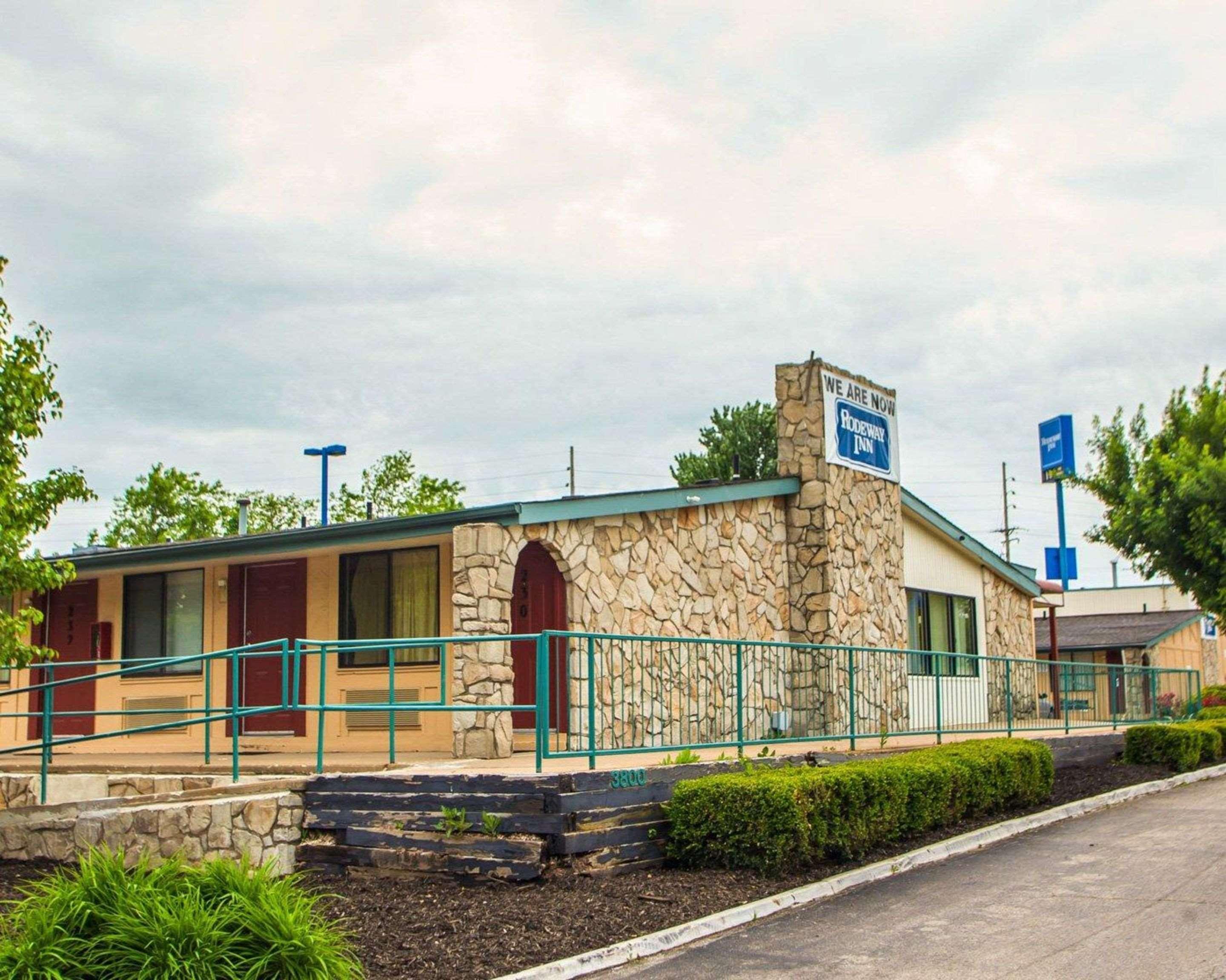 Relax Inn Saint Charles Экстерьер фото