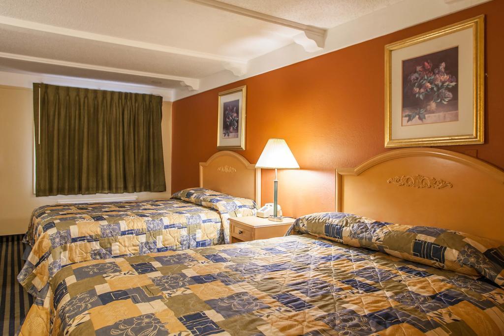 Relax Inn Saint Charles Экстерьер фото